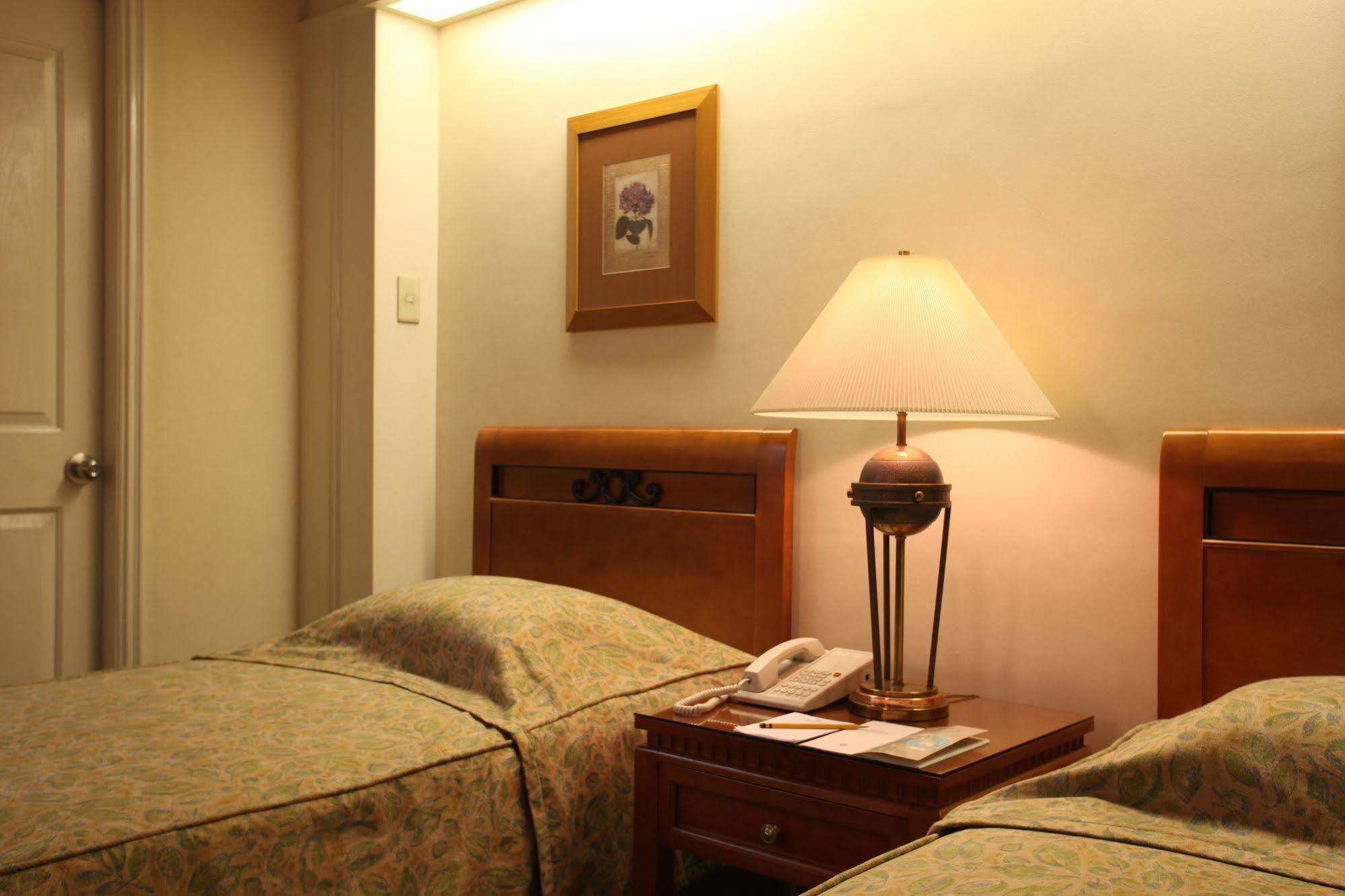 Sunny Bay Suites Манила Екстериор снимка