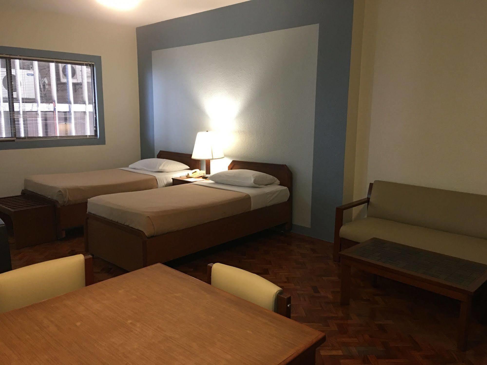 Sunny Bay Suites Манила Екстериор снимка